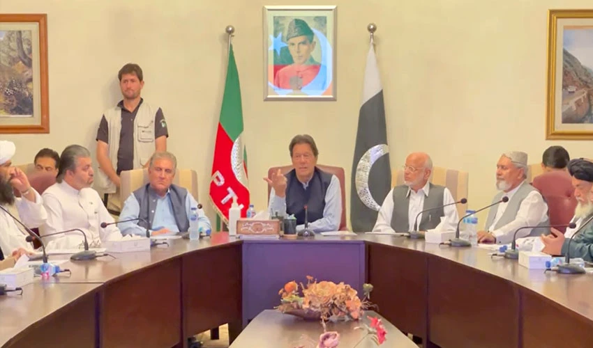Imran Khan meets scholars, religious personalities