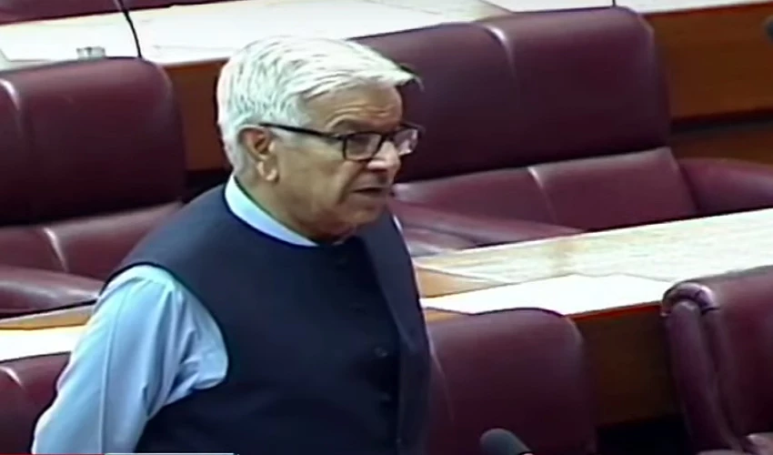 Khawaja Asif apologizes to Justice (retd) Nasira Javed for raid on her house