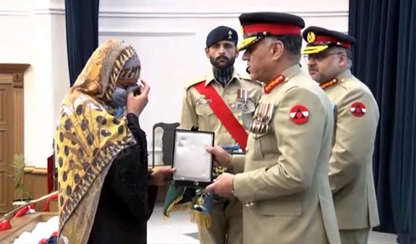 Military awards conferred on kin of martyrs, serving military officers