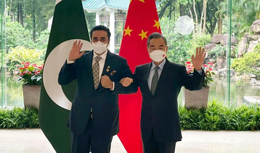 Pakistan, China FMs discuss issues of bilateral relations