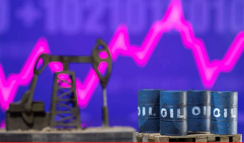 Oil falls more than 2% as investors weigh recession risk