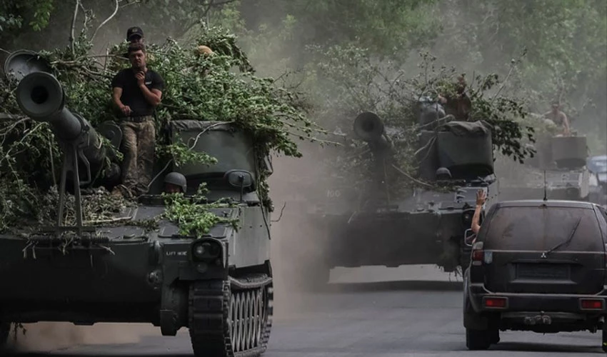Russian forces cut off last routes out of Sievierodonetsk