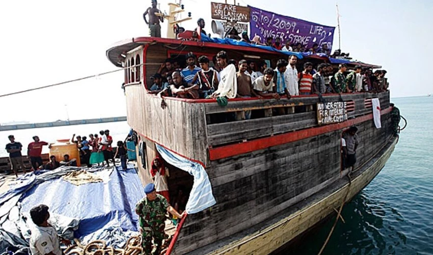 Sri Lankan navy stops Australia-bound migrant boat