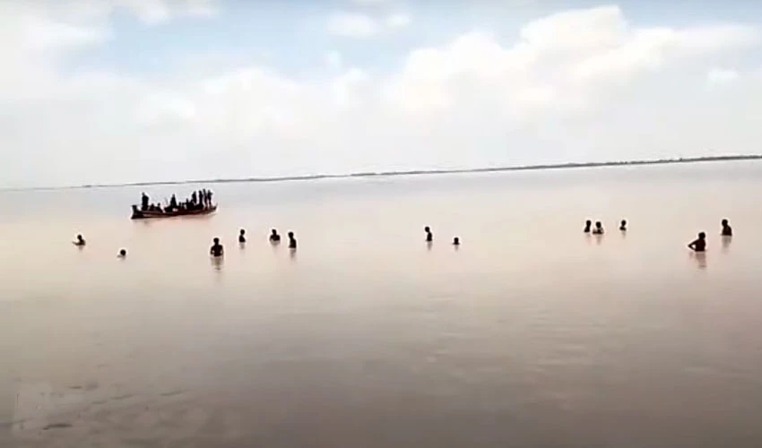 70 drown as boat capsizes in Indus River near Sadiqabad