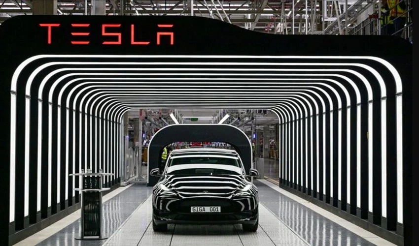 Tesla's deliveries fall, hurt by China's COVID shutdown