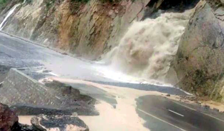 Massive flooding disconnects Balochistan road, rail networks with country
