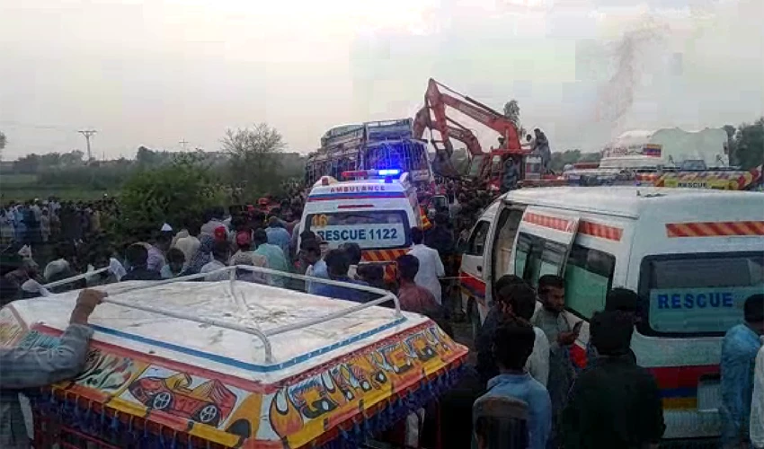 Seven die as bus falls into a pond in Pindi Bhattian