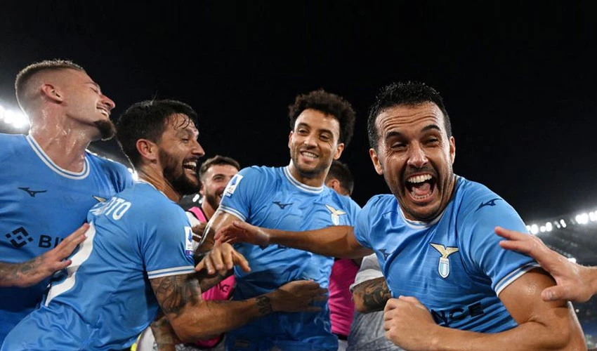 Soccer: Lazio sink Inter 3-1 to take top spot
