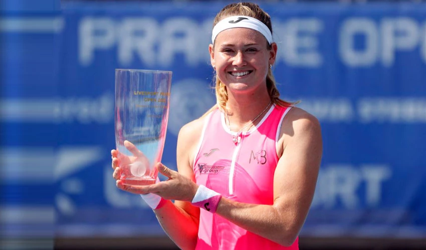 Tennis: Marie Bouzkova breezes to Prague Open title