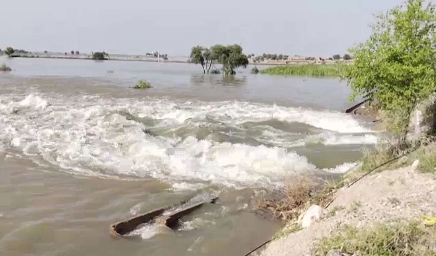 Dadu and Bhan Saeedabad drowned by the flood water of Manchhar Lake