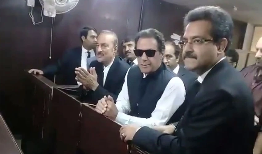 Hurling threats: Imran Khan appears in court of female judge to tender apology