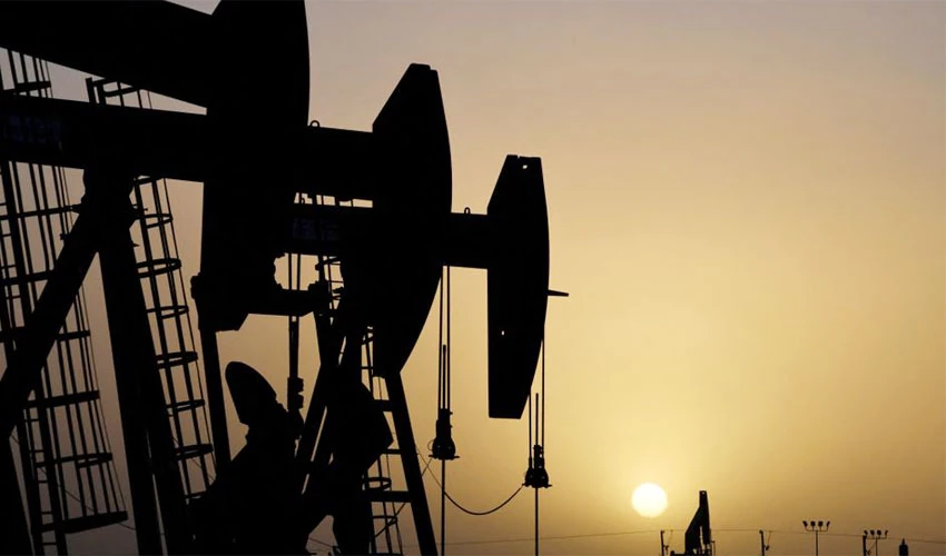 Oil price dips as dollar strengthens, demand weakens