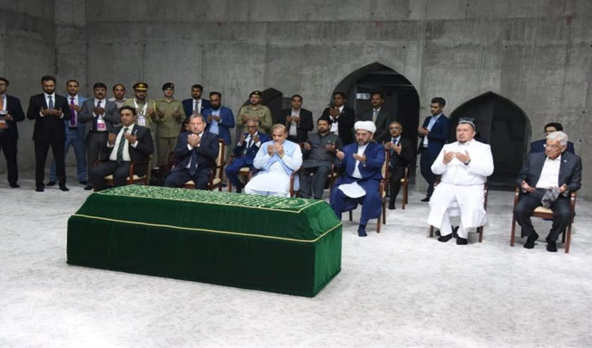 PM Shehbaz Sharif offers Fateha at Imam Bukhari’s mausoleum