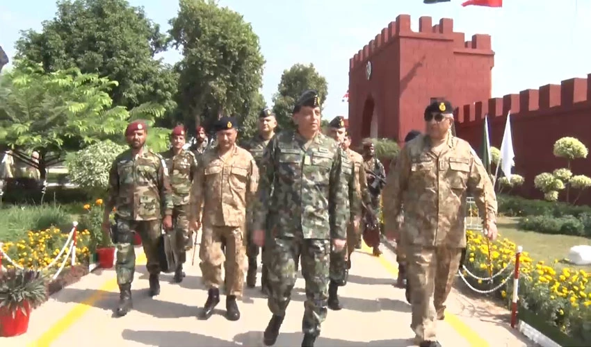 COAS General Bajwa visits Jhelum Garrison, attends closing ceremony of Army Rifle Association