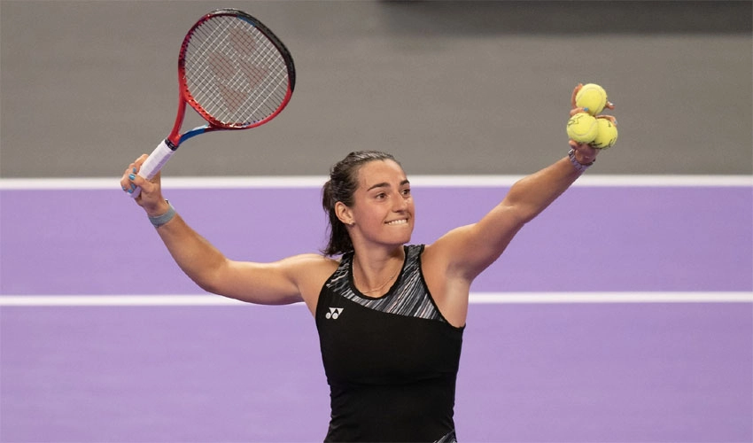 Tennis: Garcia survives three-set epic to reach semis of WTA Finals