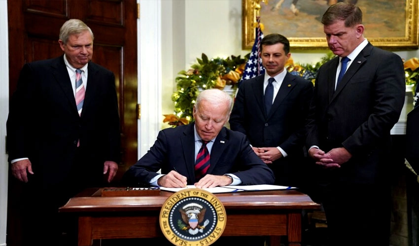 Biden signs bill to block US railroad strike