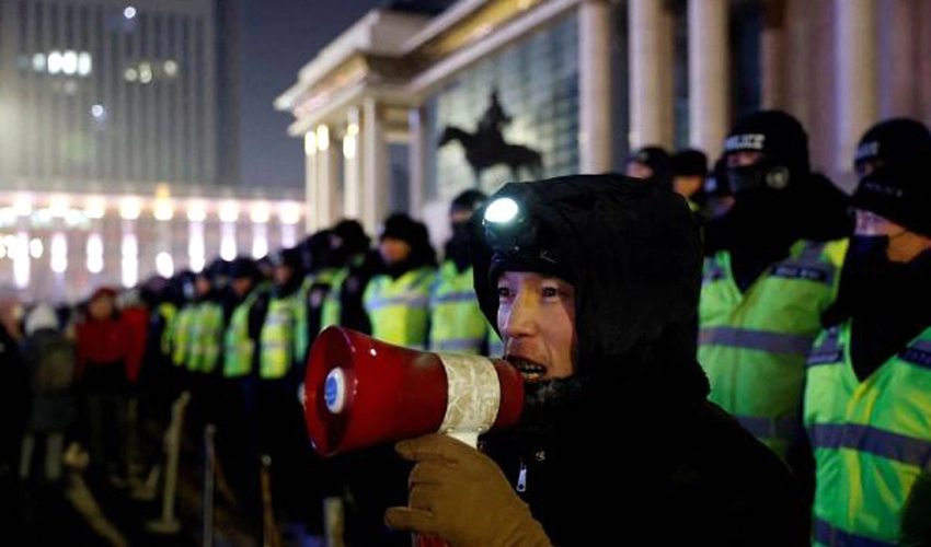 Mongolians brave freezing nights in fight for justice