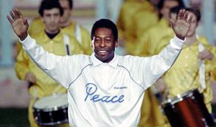 Pele's family gather at his hospital bedside on Christmas Eve