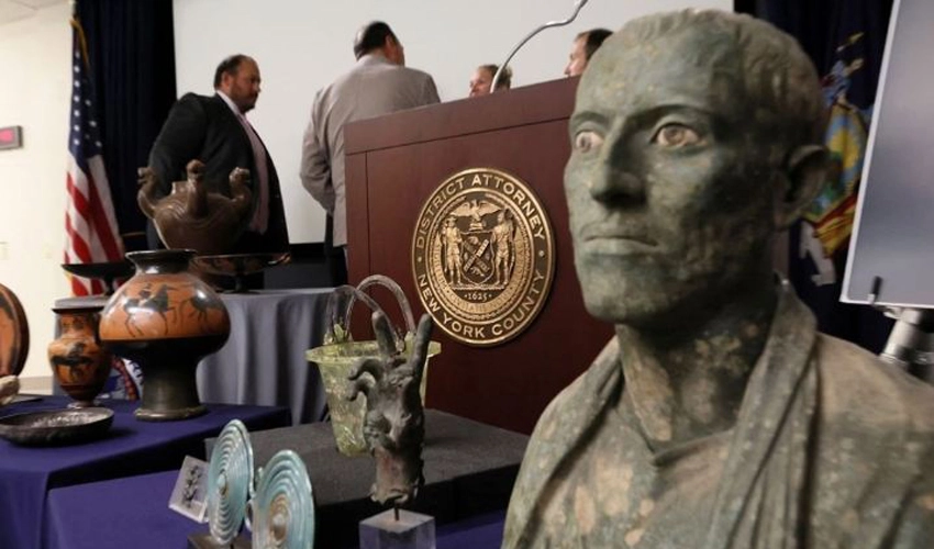 New York returns 14 stolen antiquities to Italy