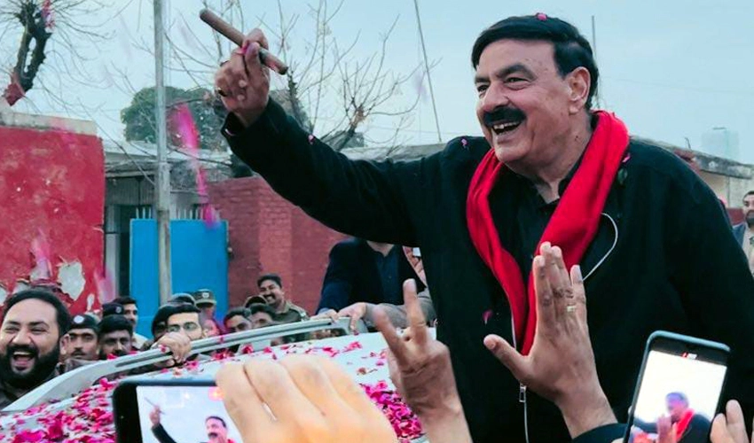 Murder allegations against Zardari: Sheikh Rasheed released from Adiala jail