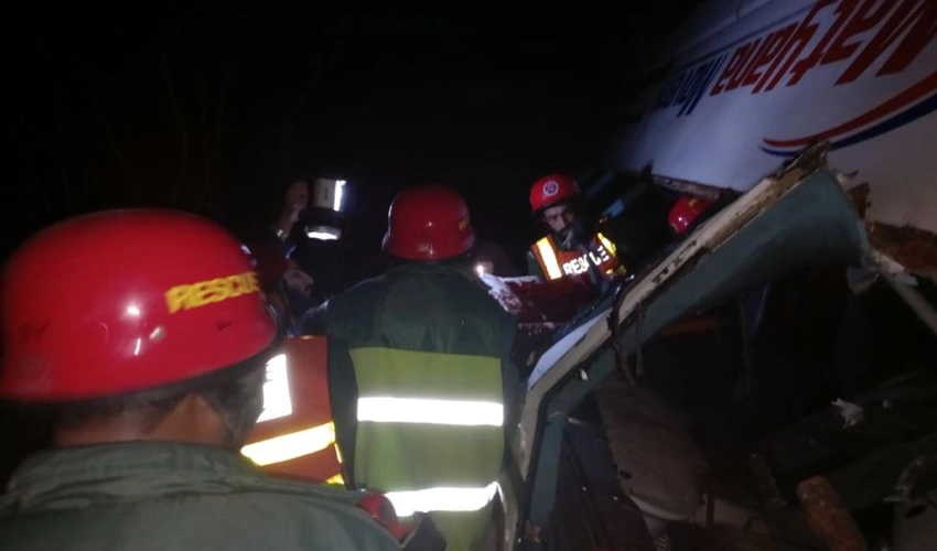 14 killed, 63 injured in accident on Motorway near Kalar Kahar
