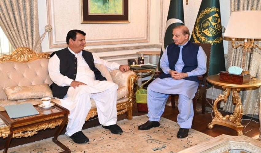 Amir Muqam calls on PM Shehbaz Sharif; briefs on political situation in KPK
