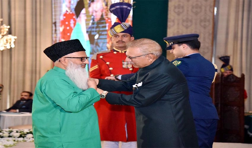 President Arif Alvi confers civil awards on 253 Pakistanis, foreign nationals