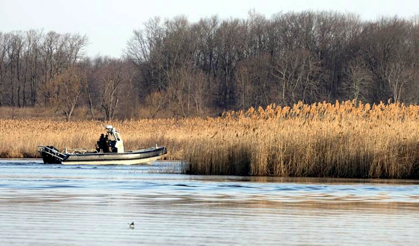 Two children among eight found dead crossing into US from Canada