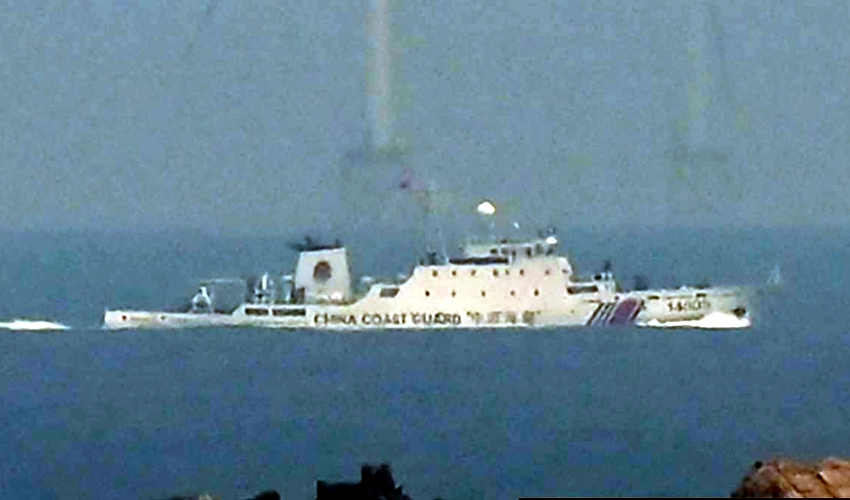 China rehearses 'sealing off' Taiwan, US deploys naval destroyer
