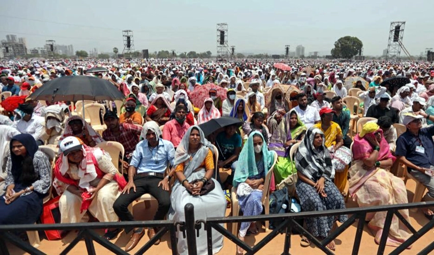 Heatstroke kills 13 at government-sponsored awards ceremony in India