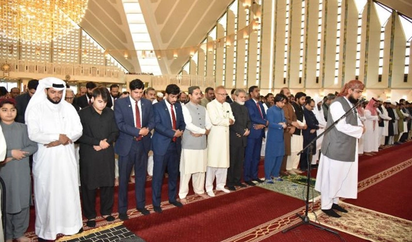 President Alvi offers Eid prayer at Faisal Mosque