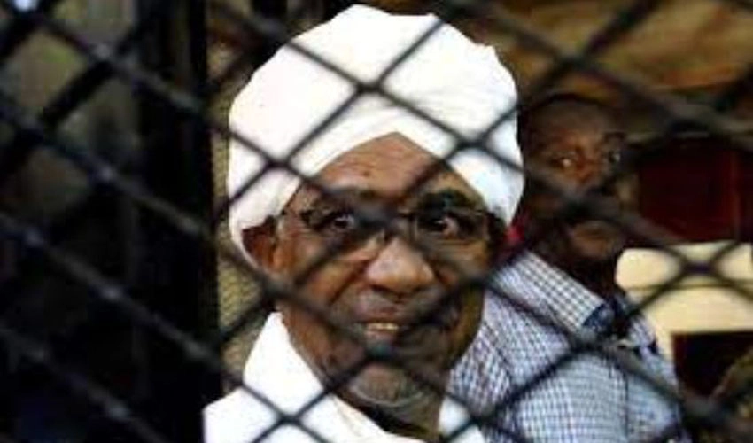 Fighting mars Sudan's shaky truce as ex-regime members flee prison