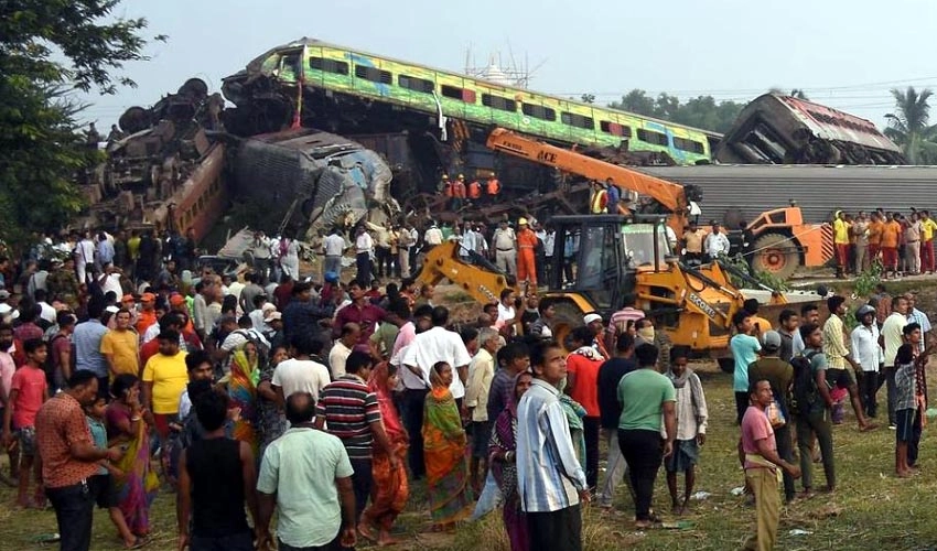 More than 290 dead, over 800 hurt in India triple train crash