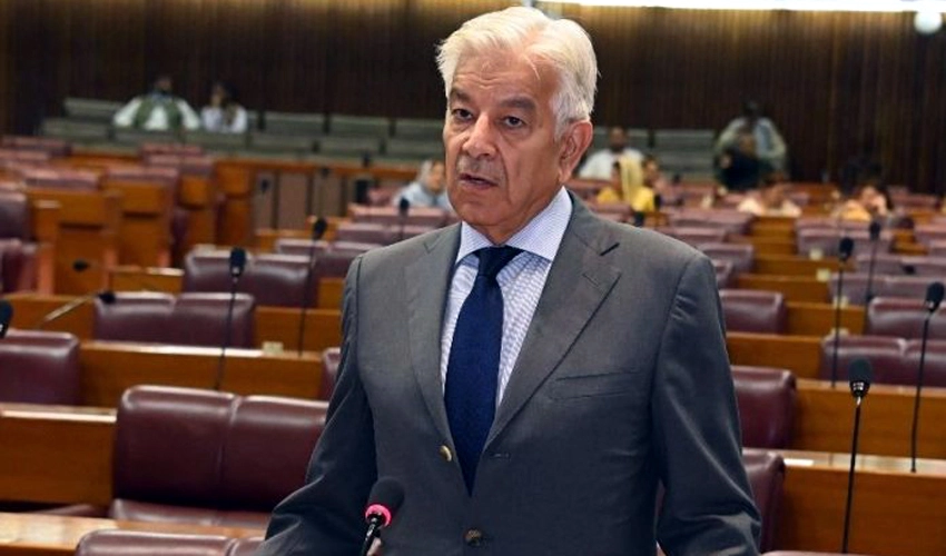 Defence Minister Khawaja Asif apologizes for using word 'dacoit' about VCs