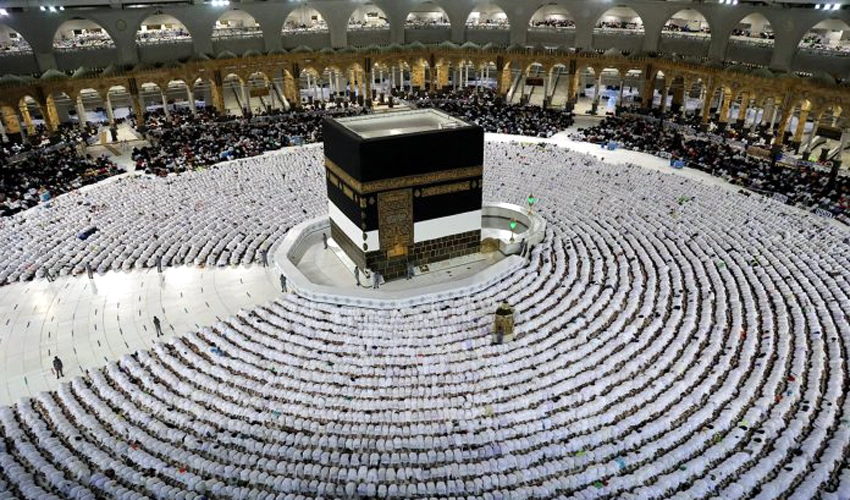 Pilgrims chanting ‘Labbaik Allahumma Labbaik’ start Hajj journey