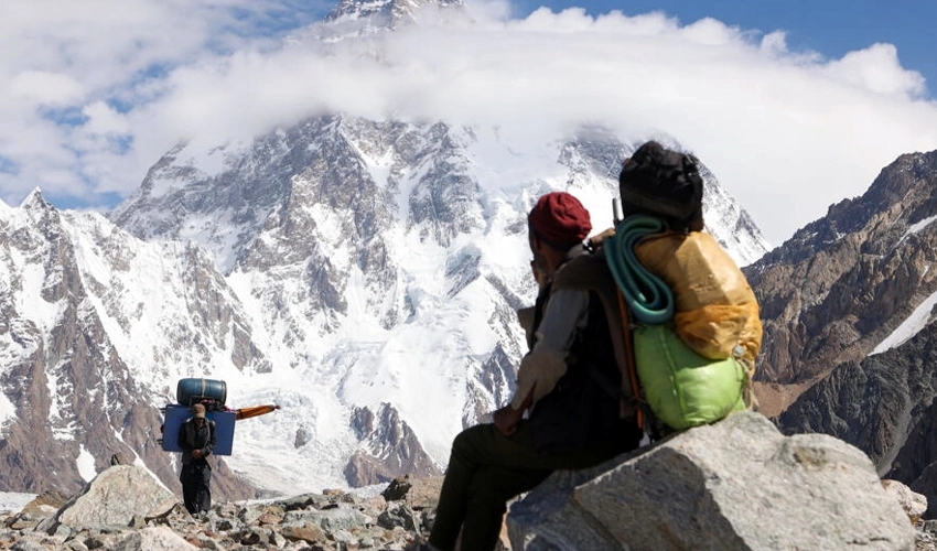 Pakistan's K2 porters tread between tradition and modernity