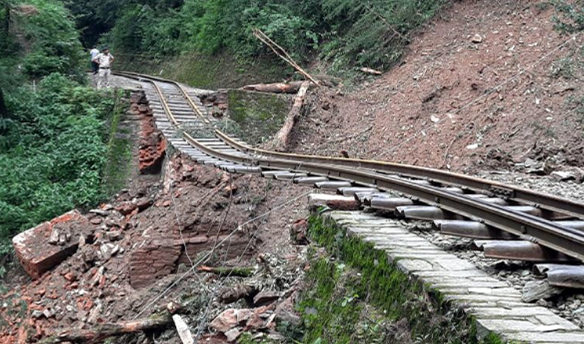 22 killed in Indian railway bridge collapse