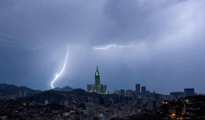 Saudi storm brings lightning, fierce winds to Makkah