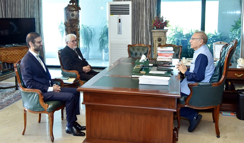 President Arif Alvi, Caretaker Law Minister Irfan Aslam discuss conduct of general elections