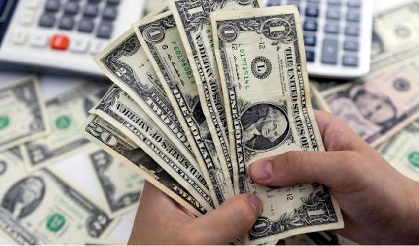 Dollar further loses Rs1, closes at Rs279.51 in interbank trading
