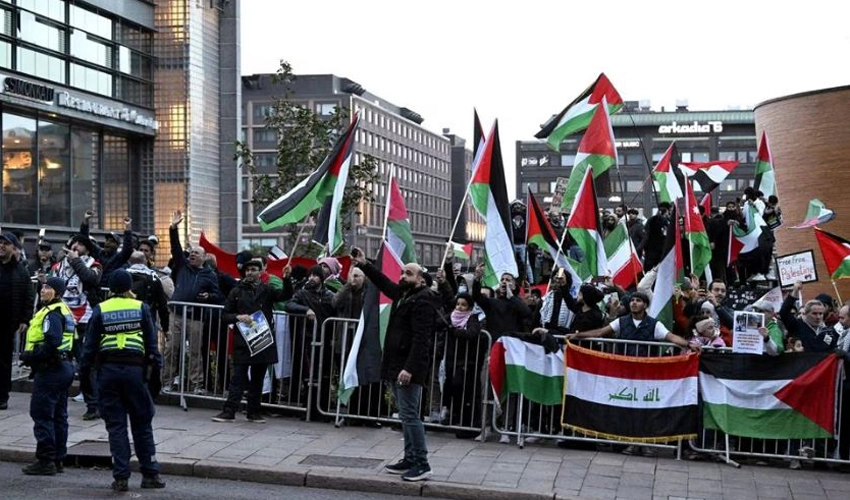 Tens of thousands rally in Mideast, West to support Palestinians