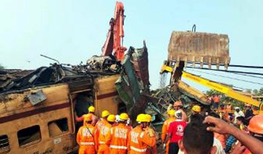 Deaths in India train collision rise to 13