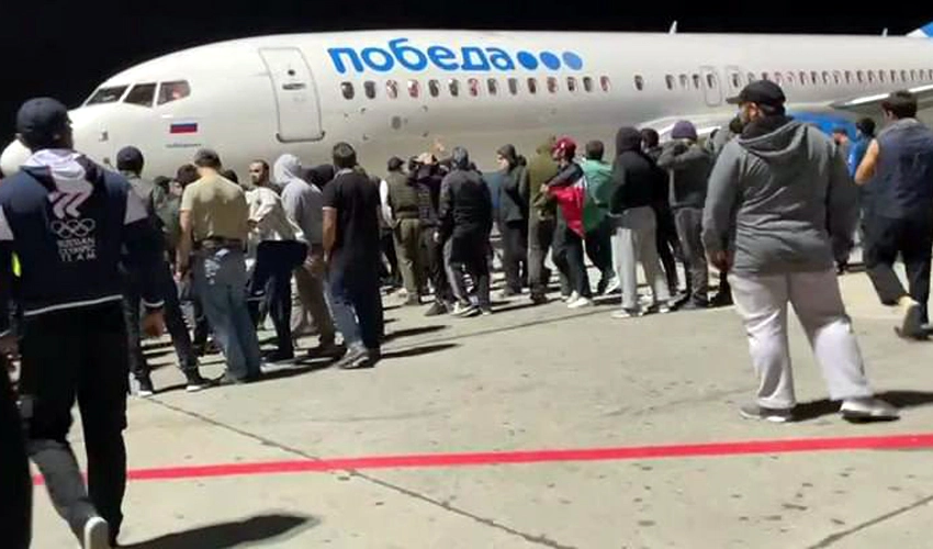 60 arrested after mob storms Russian airport looking for Israelis