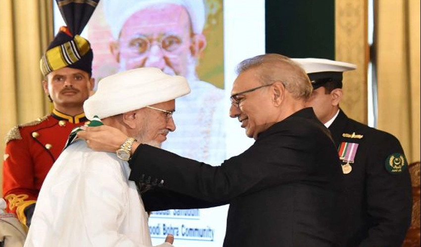 President Arif Alvi confers Nishan-i-Pakistan Award on Bohra community head