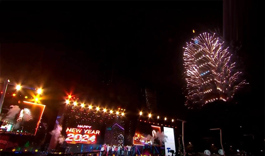 World welcomes 2024 with New Year's fireworks and reflection