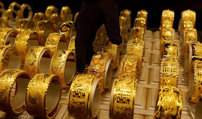 Gold rates down by Rs1,300 to Rs220,000 per tola