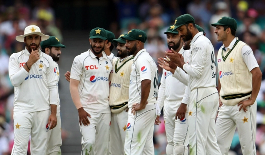 Rain washes out third session after Pakistan remove Australia openers