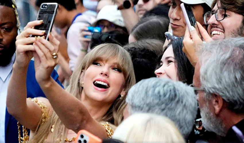 Fake online images of pop singer Taylor Swift alarm White House