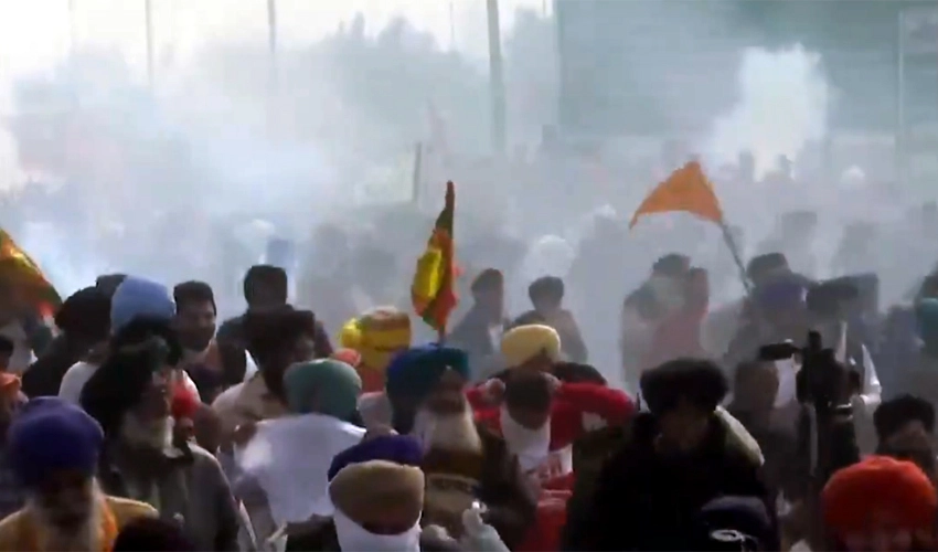 Indian police fire tear gas as protesting farmers march to New Delhi