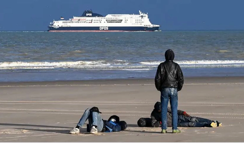 Five migrants die attempting to cross UK-France Channel